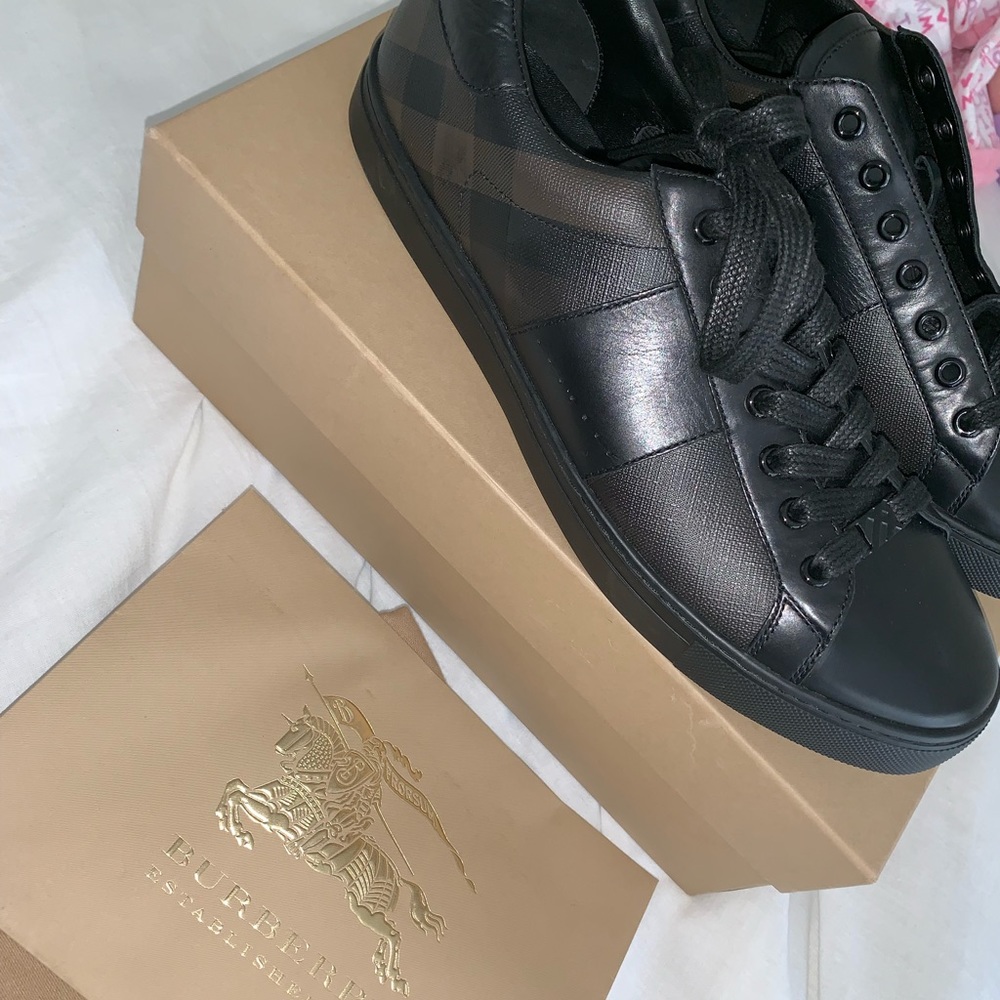 Men’s Burberry sneakers - Picture 2 of 4